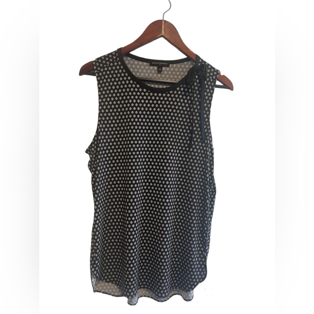 Banana Republic sleeveless black and white blouse, longer in back, bow, Medium